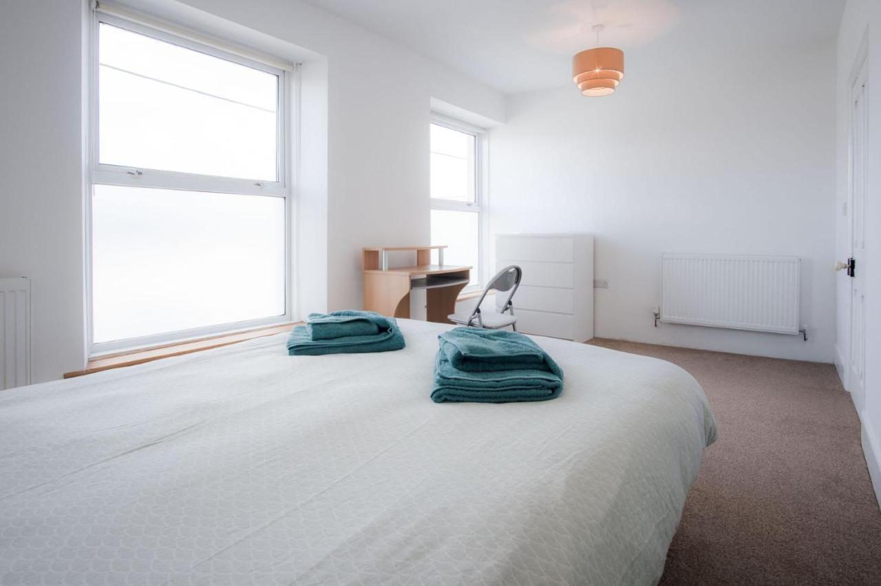 Ty Golau - 3 Bed Holiday Home - Pembroke Exterior photo